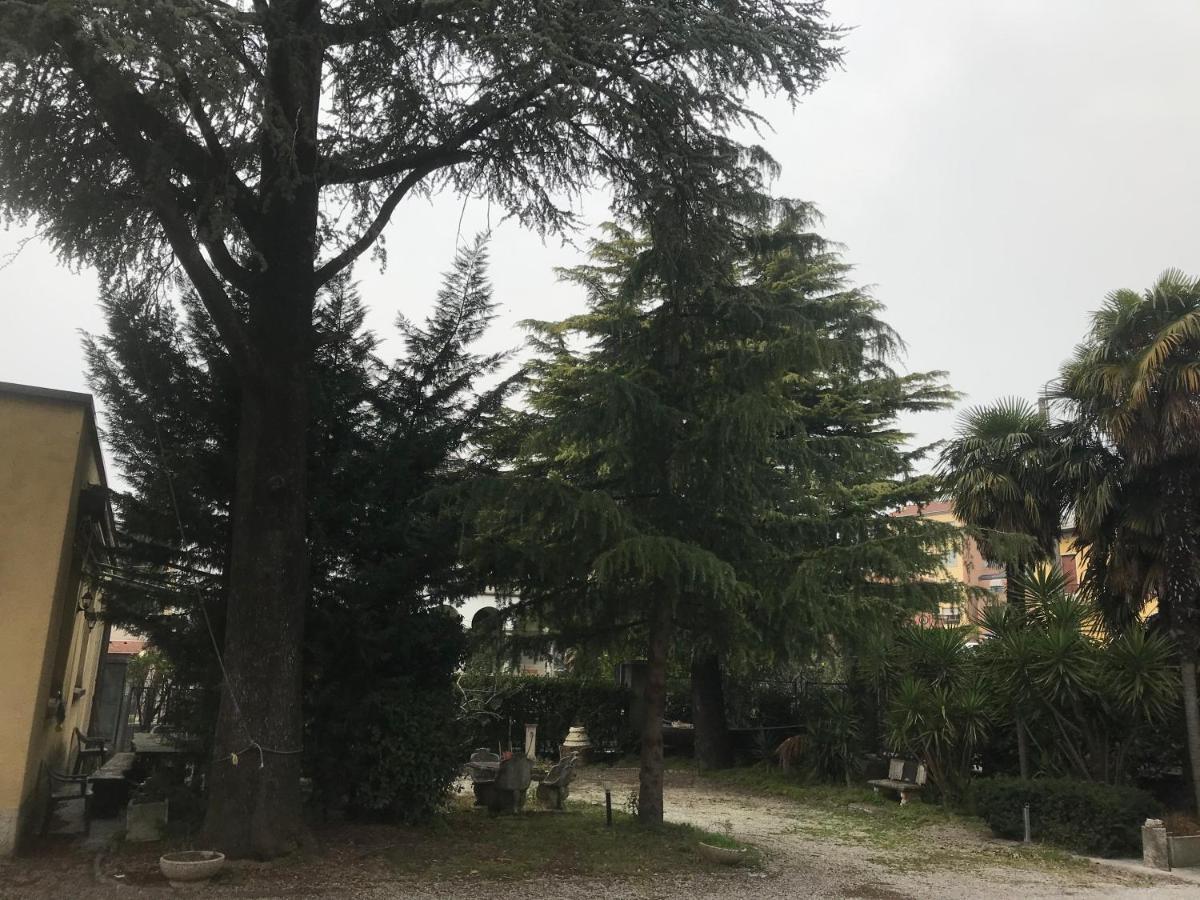 B&B " Guzzi - Inn " Mandello del Lario Exterior photo